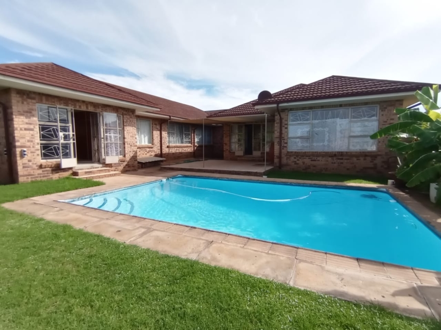 4 Bedroom Property for Sale in Parys Free State